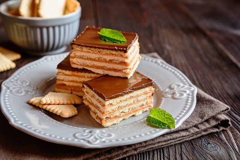 POSNA KEKS TORTA GOTOVA DOK PRISTAVITE KAFU Treba vam samo 2 sastojka