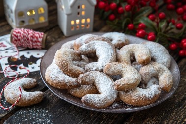 BAKINE BADEM KIFLICE SUPER IDU UZ ČAJ A vole ih od 7 do 107