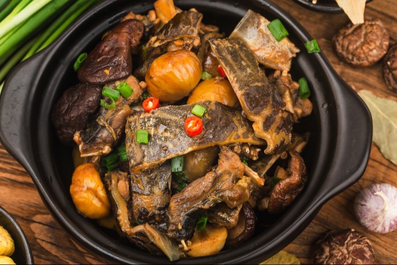 GULAŠ SA KESTENJEM GREJE DUŠU I TELO Ovakav do sada niste jeli