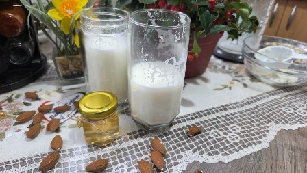 DOMAĆE BADEMOVO MLEKO IZ BAKINE KUHINJE Em mnogo jeftinije, em zdravije