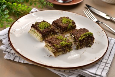 BAKLAVA SA ČOKOLADOM MILUJE NEPCA Savršeno sočna, a nije preslatka