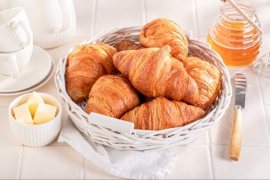 KROASAN NA FRANCUSKI NAČIN Baršunasti slojevi koji pršte pod zubima