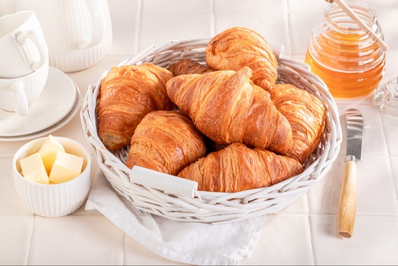 KROASAN NA FRANCUSKI NAČIN Baršunasti slojevi koji pršte pod zubima