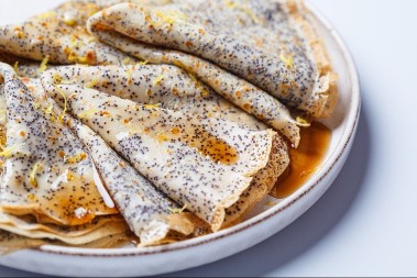 PALAČINKE SA MAKOM I SIROM BUDE SVA ČULA Klasik na moderan način 