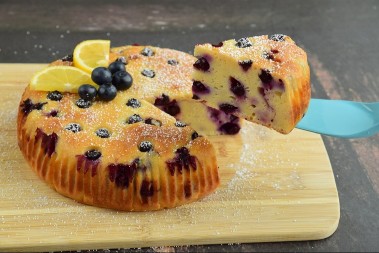 JOGURT KOLAČ SA BOROVNICAMA ZA PRAVE SLADOKUSCE Recept star 50 godina, a ukus fantastičan