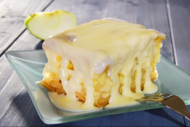 SOČNI KOLAČ SA JABUKAMA SE TOPI U USTIMA Gotov dok pristavite kafu, a nema mu ravnog