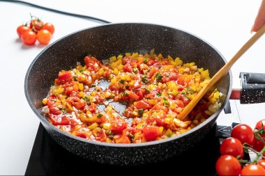 OMLET SA PAPRIKAMA ZA SAVRŠEN DORUČAK Polizaćete i tanjir koliko je sočan