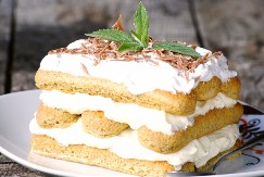 RAFAELO TIRAMISU SE TOPI U USTIMA Miriše na leto, a nema ko ga ne voli