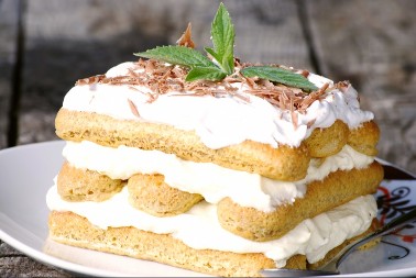 RAFAELO TIRAMISU SE TOPI U USTIMA Miriše na leto, a nema ko ga ne voli