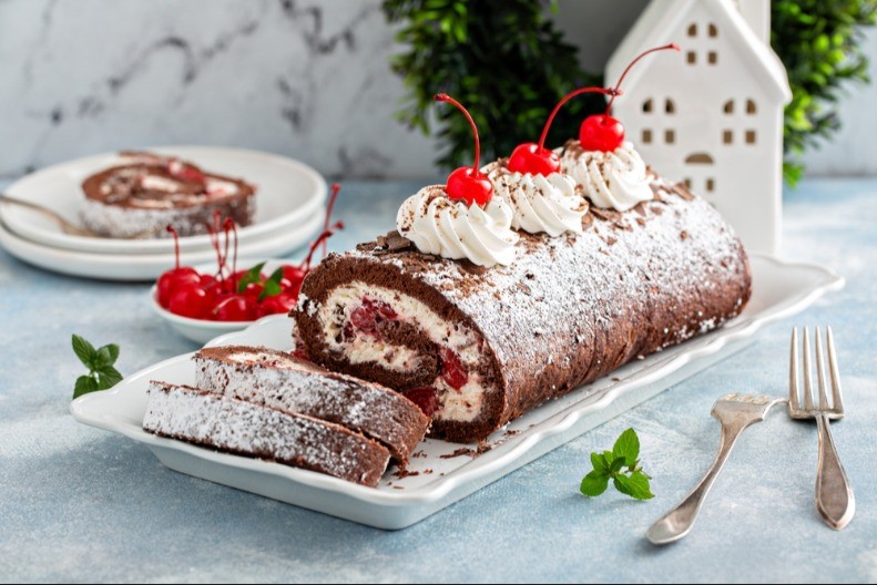 ŠVARCVALD ROLAT BRŽI I BOLJI OD TORTE A ukusom ni malo ne zaostaje