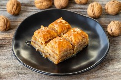 BAKLAVA SA ROZEN KORAMA ZA OPUŠTEN PETAK Neodoljiva i posna, i dupla mera je ništa