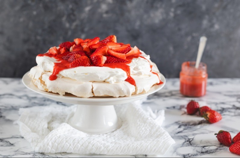 NAJBOLJI RECEPT ZA PAVLOVU Torta nežna, zaigrana i valovita koliko i balerina po kojoj se zove