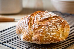 ŠUMADIJSKI HLEB KAKAV SU PRAVILE DOMAĆICE U JUGOSLAVIJI Biće svež i treći dan