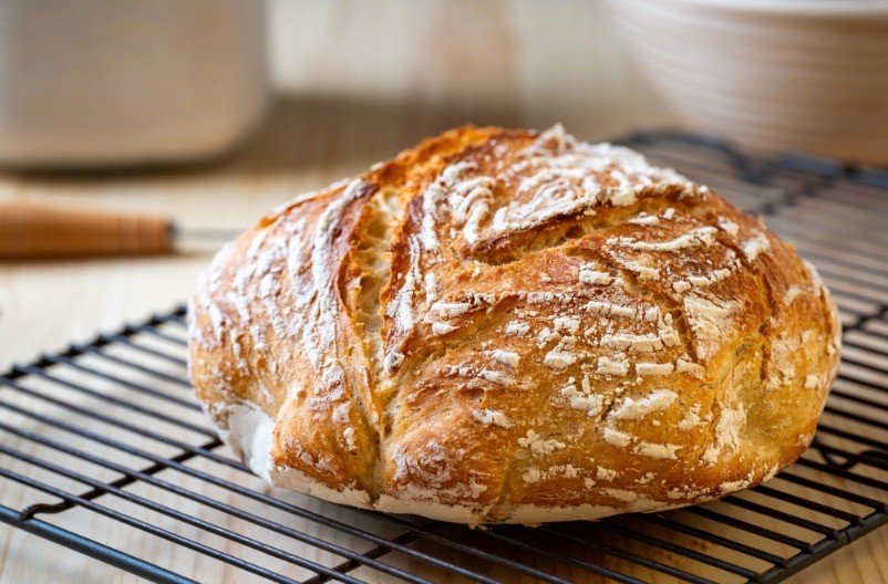 ŠUMADIJSKI HLEB KAKAV SU PRAVILE DOMAĆICE U JUGOSLAVIJI Biće svež i treći dan