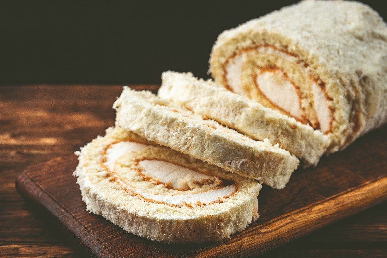 KOKOS ROLAT ZA IZNENADNE GOSTE Gotov dok pristavite kafu, a razvaljuje ukusom