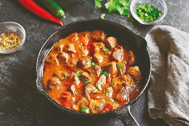 PAPRIKAŠ SA DŽIGERICOM KAO IZ KAFANE Tera da umačete hleb do poslednje kapi