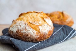 KOLUMBIJSKI HLEB PRVI NESTAJE SA STOLA Spolja hrskav, a iznutra punjen kačkavaljem 