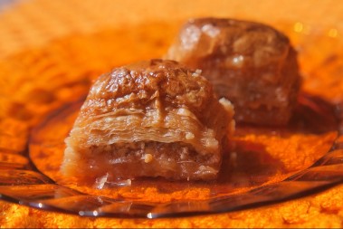 POSNA BAKLAVA SA POMORANDŽOM Hrskave kore i bogati fil, a nije preslatka