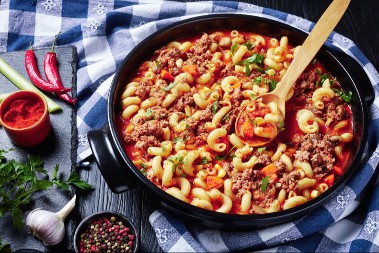 GULAŠ SA MAKARONAMA KAO IZ RESTORANA Jelo zbog kojeg duša ostaje na tanjiru