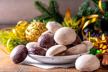 BELI MEDENJACI SA MIRISOM NOSTALGIJE I PRAZNIKA Razgrabe se sa stola čim se postave