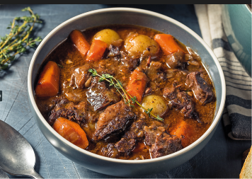 LOVAČKI PAPRIKAŠ SA JUNETINOM I VINOM Jelo zbog kog duša ostaje na tanjiru