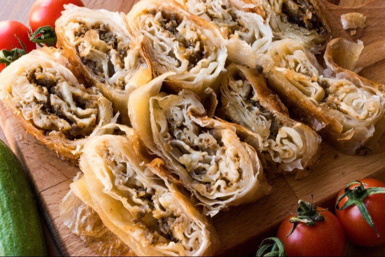 BUREK SA SOJINIM LJUSPICAMA ODLIČNO MENJA MESO Ješćete ga za doručak, ručak i večeru