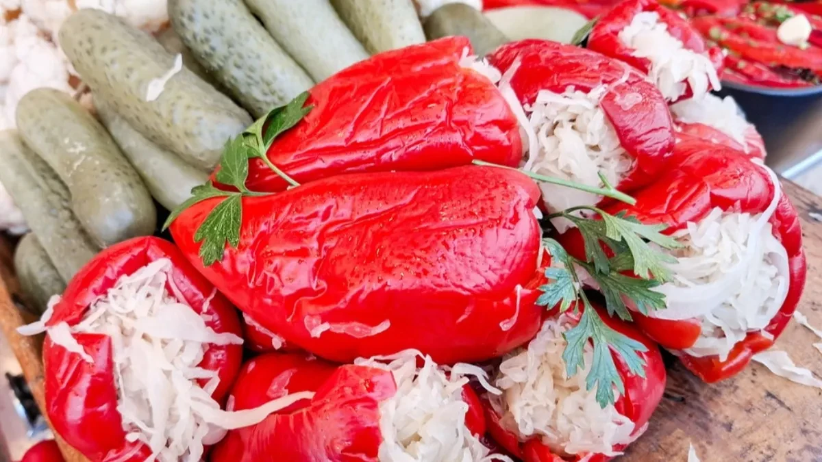 Paprike punjene kupusom za savršenu zimnicu: Prepuna kiselkaste marinade
