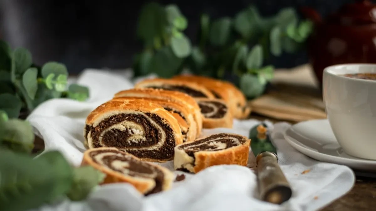 BAKINA ŠTRUDLA SA ROGAČEM MIRIŠE NA DETINJSTVO Pola pleha nestane u trenu