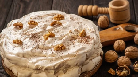 Donosimo vam starinsku recept za puslica tortu: Nežna, kremasta, lagana i bez mane