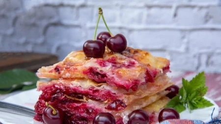 Drugačiju baklavu sa višnjama ovako prave u Novom Pazaru: Upije sav preliv