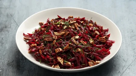 Brza salata od cvekle sa renom: Jednostavna i puna vitamina, laganiju niste jeli