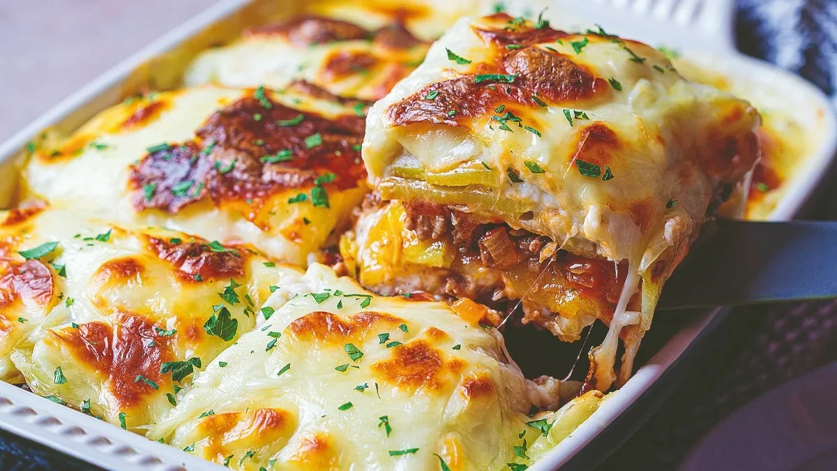 Kremasta musaka sa šampinjonima i pirinčem: Može i sa belim mesom 