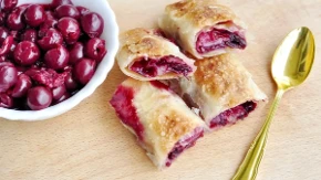 Sočna pita sa višnjama upije sav sirup: Još bolja od baklave, ukus je kao san