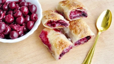Sočna pita sa višnjama upije sav sirup: Još bolja od baklave, ukus je kao san
