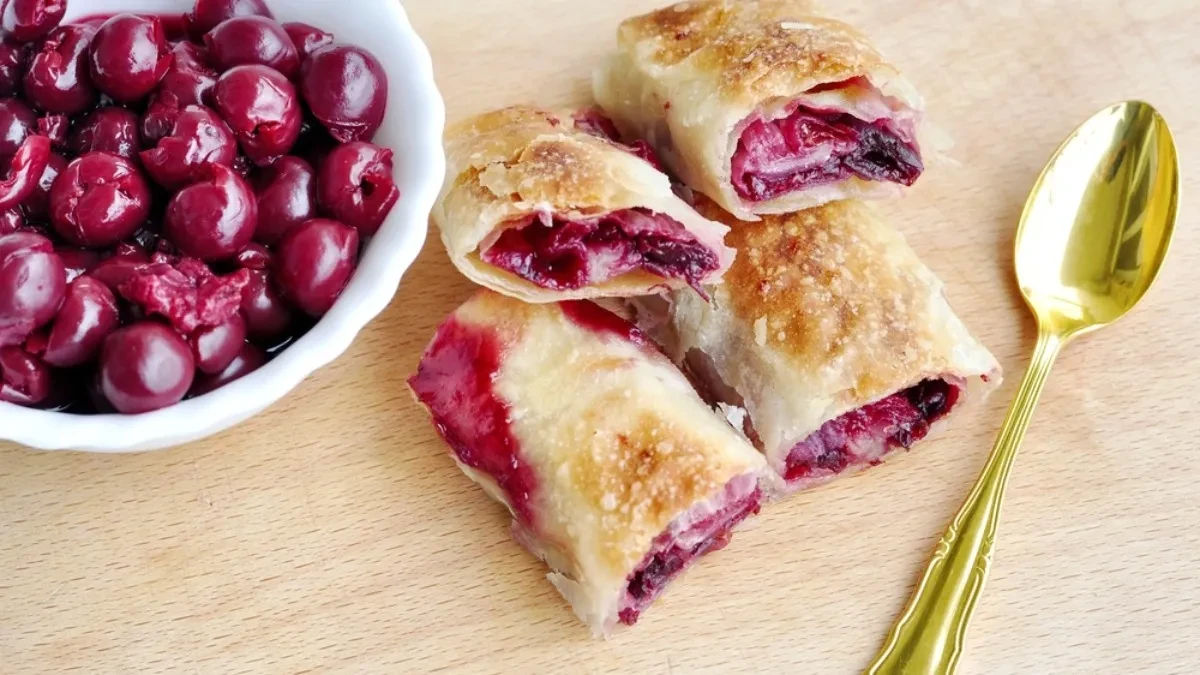 Sočna pita sa višnjama upije sav sirup: Još bolja od baklave, ukus je kao san
