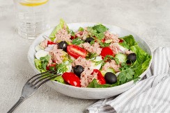 NEODOLJIVA SALATA OD TUNJEVINE Brzi obrok koji čuva vitku liniju