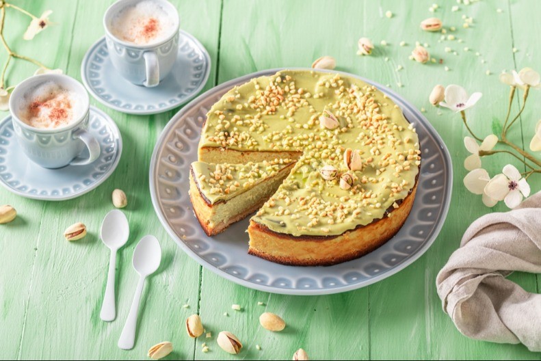 TORTA SA PISTAĆIMA RAZVALJUJE UKUSOM Poslastica koja osvaja u trenu