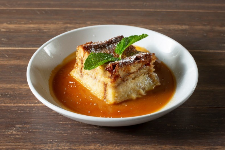 BRZI KOLAČ SA VOĆEM I PUDINGOM Pravi se brzo, a nikad kremastiji