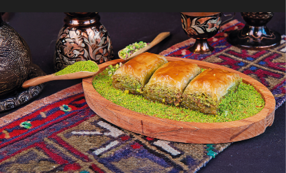 BAKLAVA SA PISTAĆIMA SE POJEDE JOŠ U PLEHU Biće sočna, a ne suva