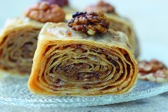 PITA SA ORASIMA NIKAD SLAĐA Poslastica koja se ne odbija