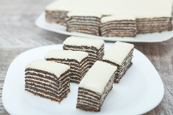 ROZEN TORTA SA MAKOM POMERA GRANICE DOBROG UKUSA I dupla mera je malo