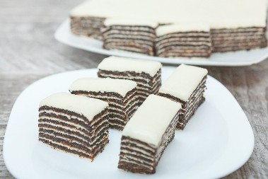 ROZEN TORTA SA MAKOM POMERA GRANICE DOBROG UKUSA I dupla mera je malo