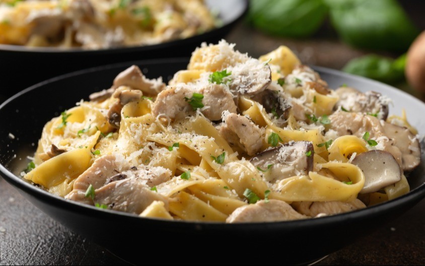 PASTA ALFREDO KRIJE IZA SEBE LEPU LJUBAVNU PRIČU A jedan sastojak je ključan