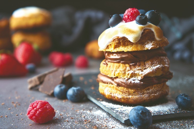 LAŽNE KROFNE SA LEŠNICIMA OD LISNATOG TESTA Savršenstvo u svakom zalogaju