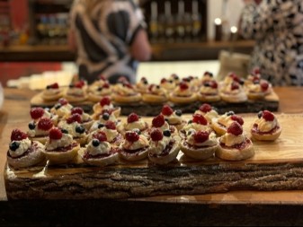 MINI SENDVIČI SA ČOKOLADNIM KREMOM I VOĆEM Deca će se grabiti, a ni vi im nećete odoleti