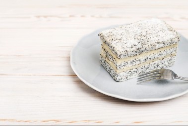 BAKIN KOLAČ SA MAKOM VOLE I DECA I ODRASLI Brz, jednostavan i razvaljuje ukusom