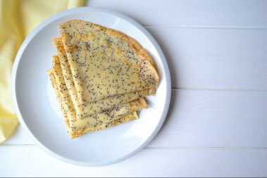 PALAČINKE S MAKOM I SIROM NIKAD UKUSNIJE Vazdušaste i mekane, i sit bi ih jeo