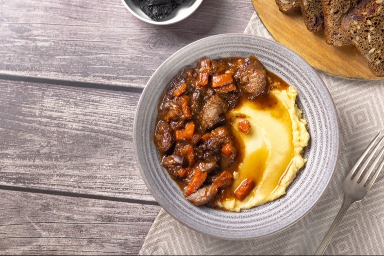 KREMASTI GULAŠ OD PEČURAKA RAZVALJUJE UKUSOM Jedini recept koji vam je potreban