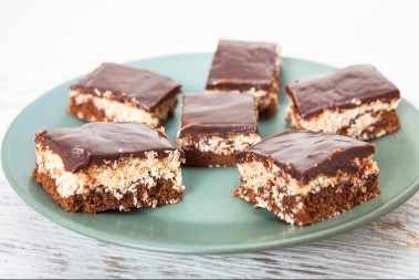 POSNI KOLAČI OD KOKOSA ZA PRAVE SLADOKUSCE Tope se u ustima