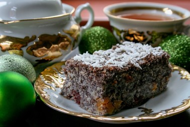 NEODOLJIVA TORTA SA MAKOM Poslastica zbog koje se krši svaka dijeta